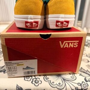 Vans Unisex Sneakers - Yellow and Green
Mens-Size 8
Women’s-  9.5
